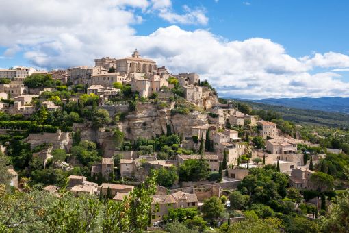 Famous-gordes-medieval-village-southern-france-provence