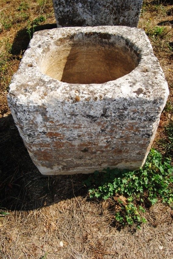 Ref 1113 lor puits pierre calcaire