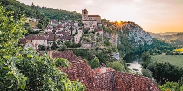 Coucher de soleil sur saint cirq lapopie clot tourisme teddy verneuil 1 640x320