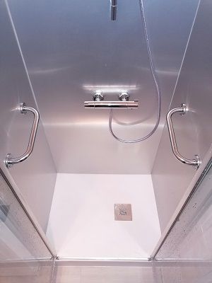 Remplacez votre cabine de douche etriquee par un espace douche