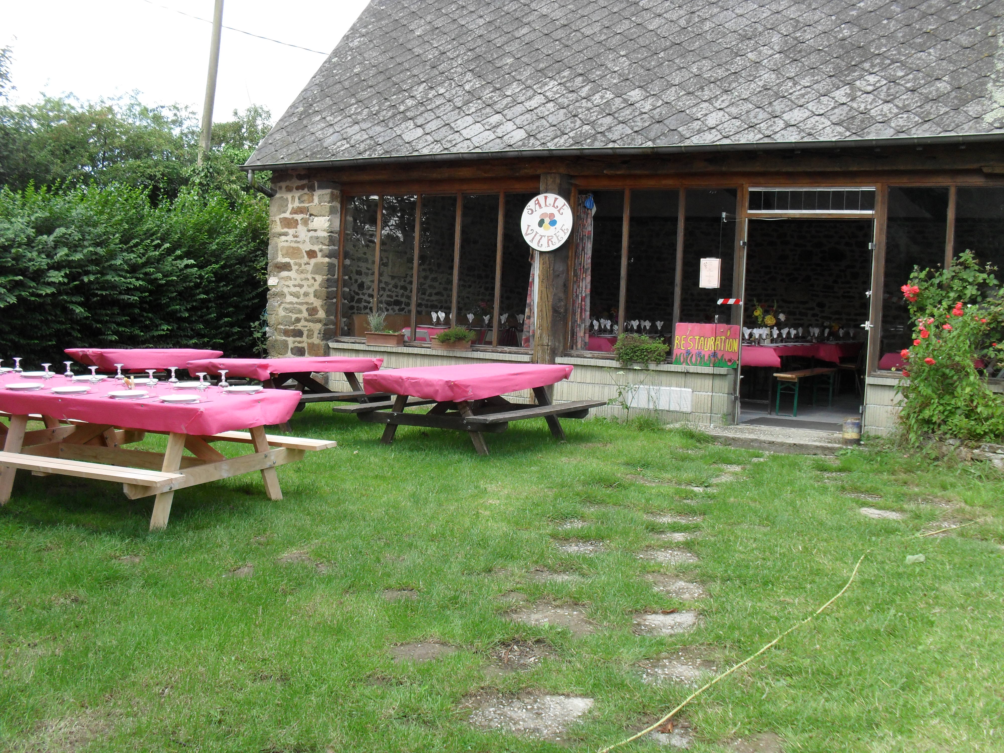Escures salle vitre e