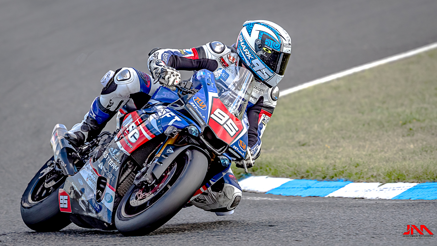 Lr 121eos1d carole fsbk 2018 220 25082018 ret