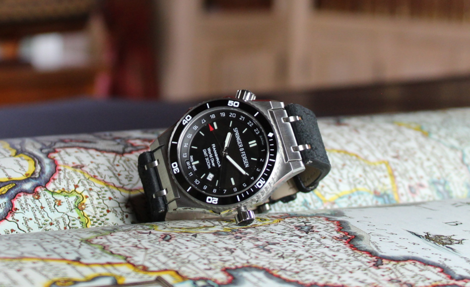 RWD-Fenua-Black-Cuir-Sur-carte