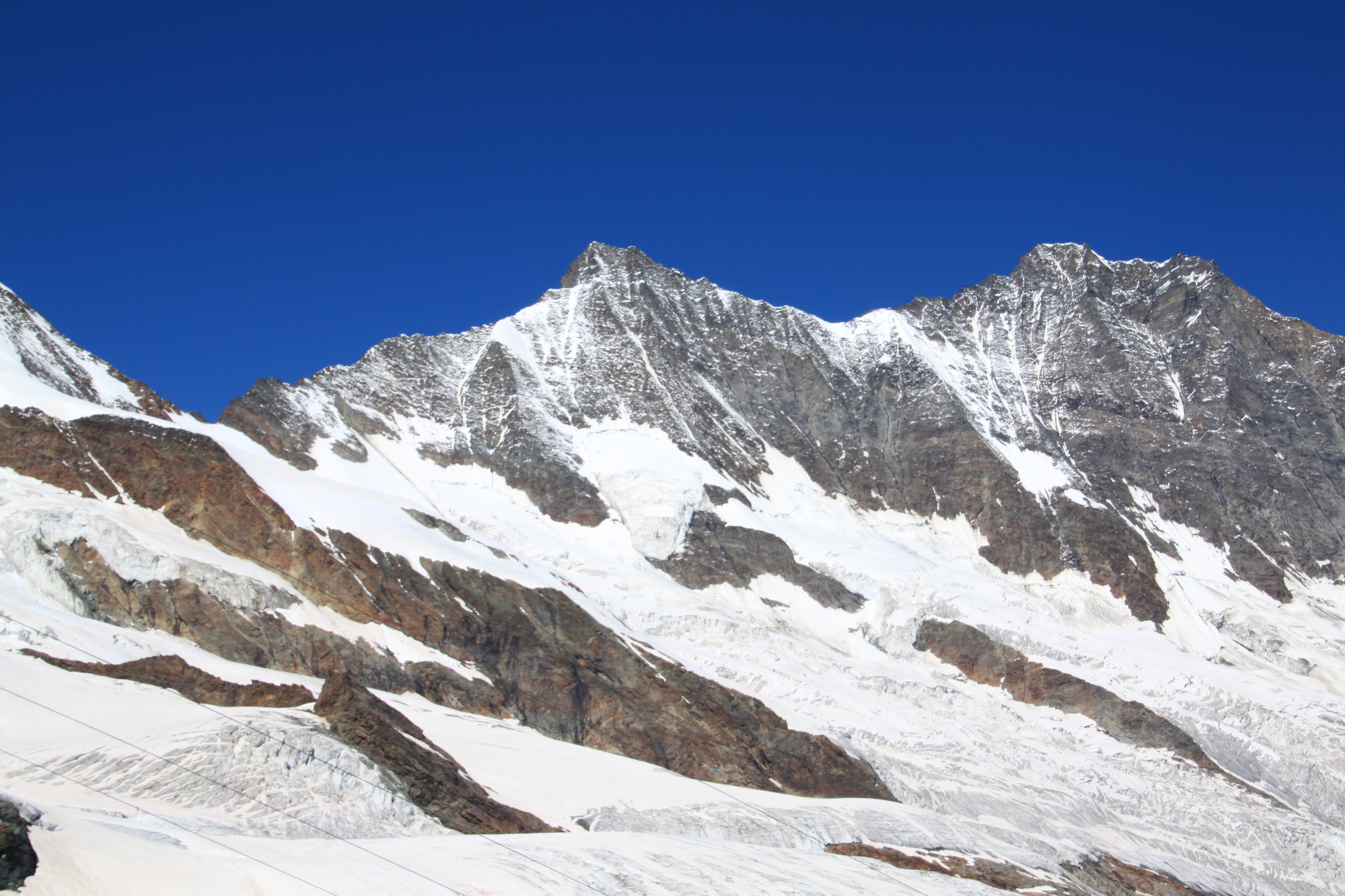 Täschhorn (4490 m.) et Dom (4545 m.)