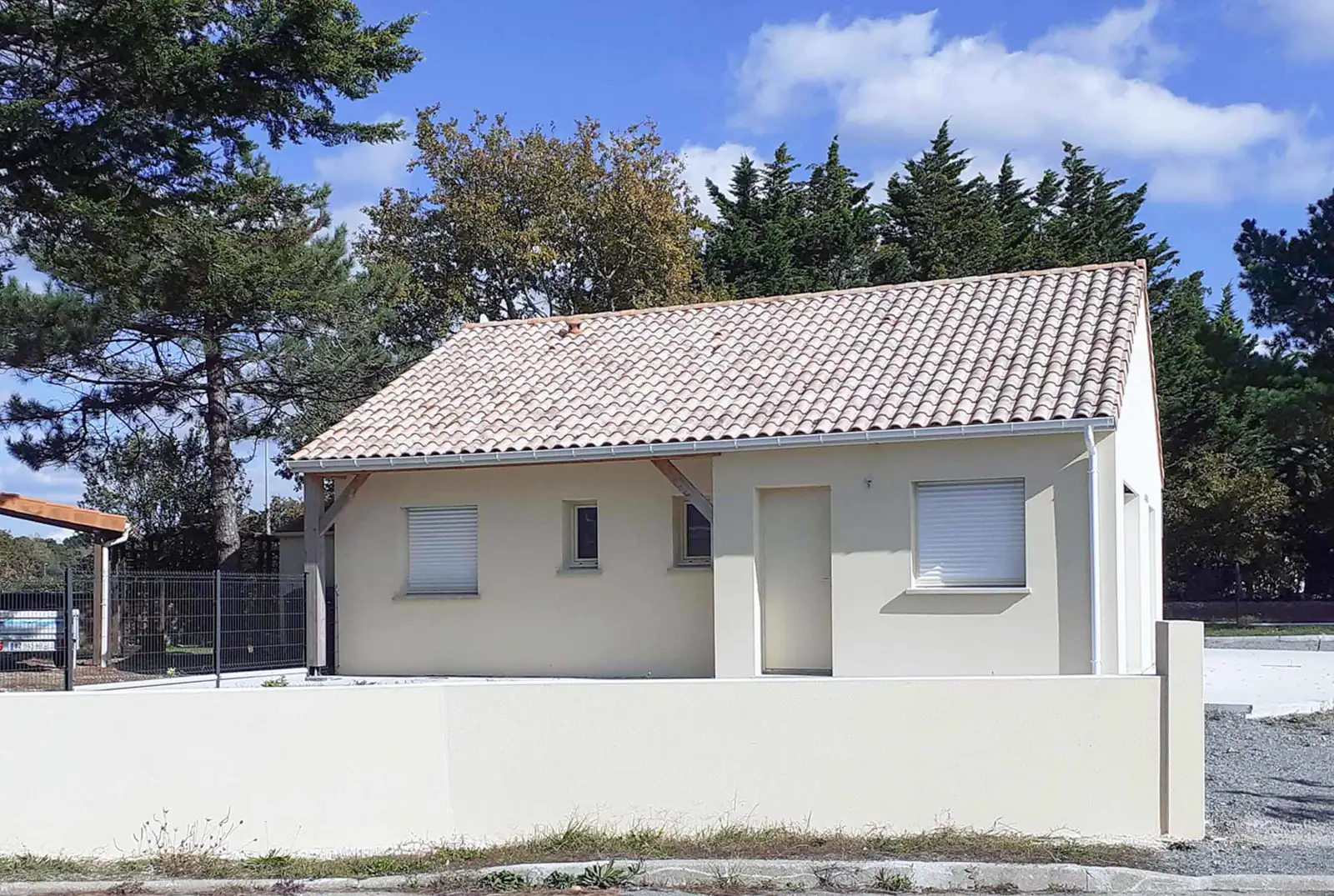 Construction maison avec carport moutiers en retz annee 2019 facade ouest