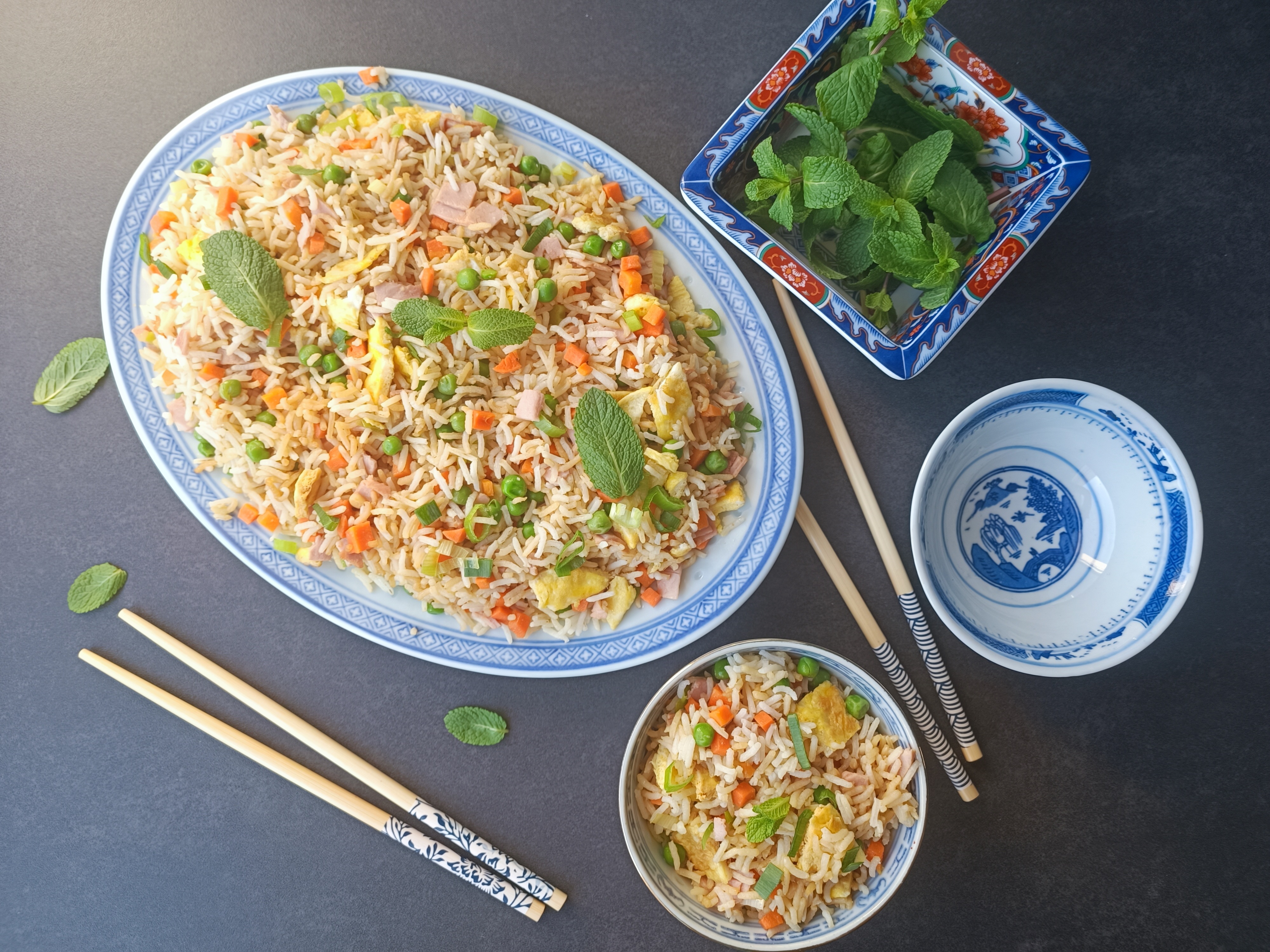 Rédaction de publications et préparation de visuels pour les réseaux sociaux en rapport avec l'univers culinaire, comme une recette de riz cantonais
