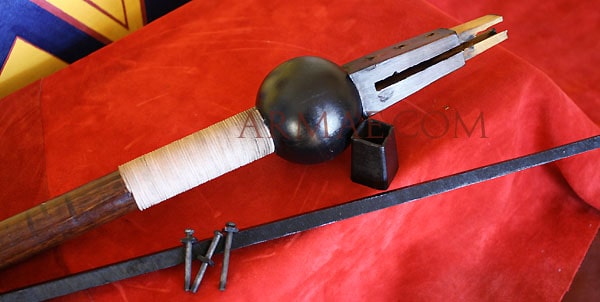 Détail d'assemblage de la tête d'un pilum romain.
Source : ™Armae.com