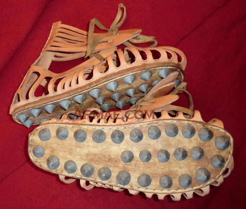 Armee romaine chaussure caligae cesarienne min