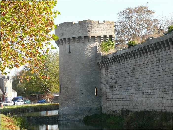 Guérande:Les remparts avec ses douves