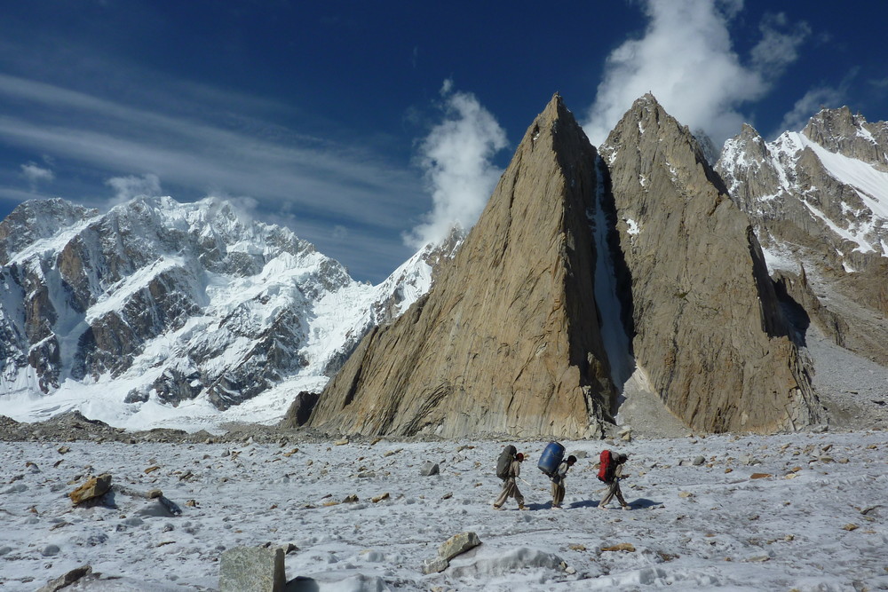 Pakistan 1 223