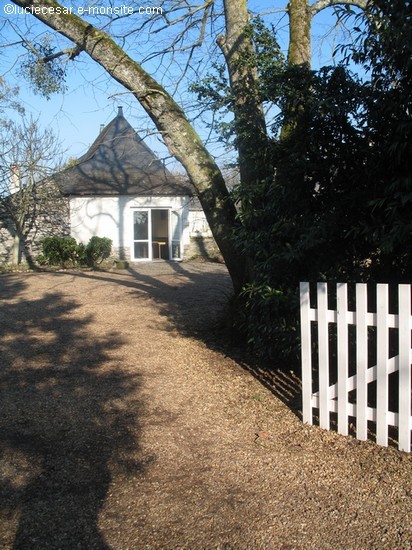 L'entrée indépendante de la petite salle.