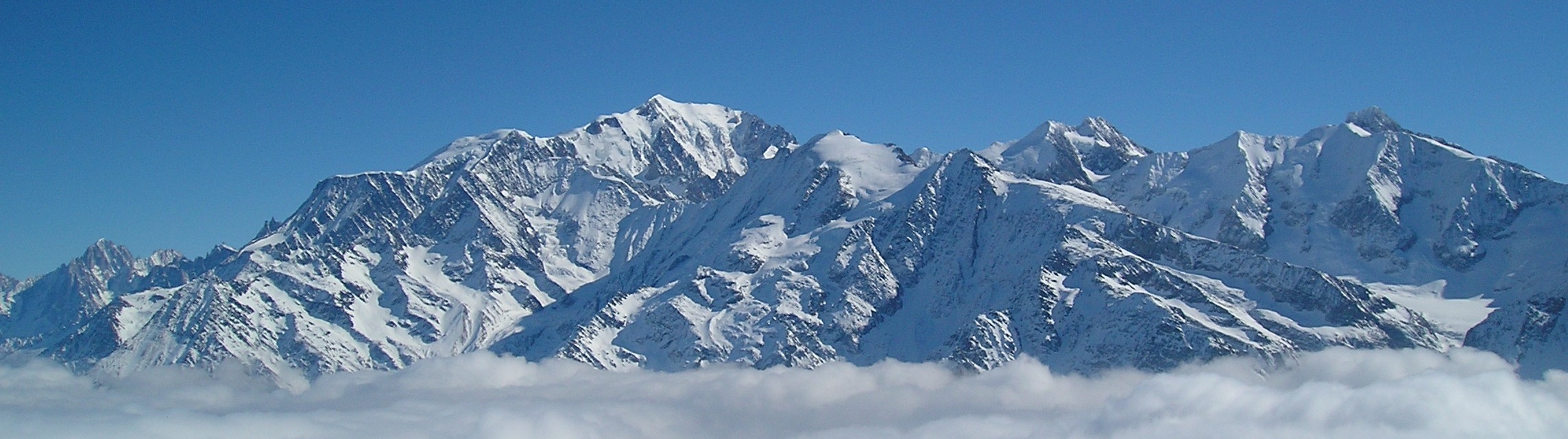 Massif du Mont Blanc hiver panoramique 