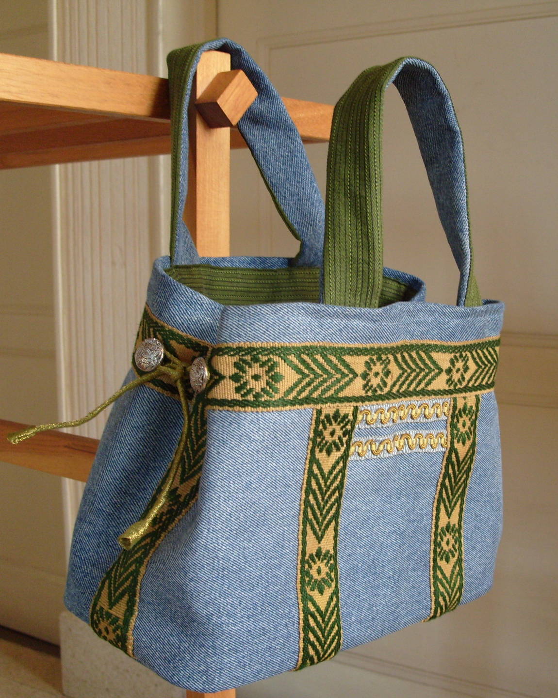 Petit sac à main en jeans et galons anciens