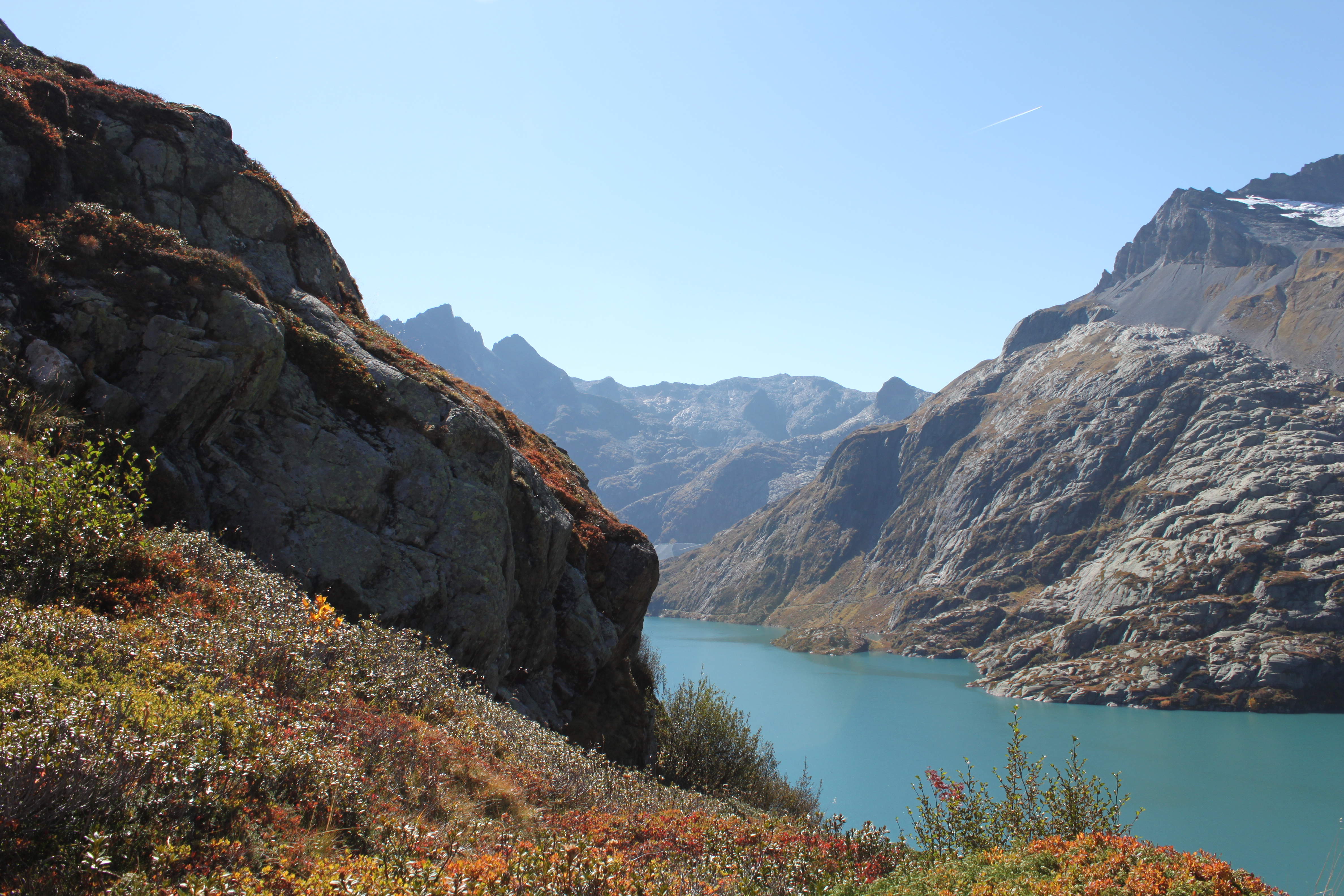 Vue du lac d'Emosson depuis la montée vers le col de Bel Oiseau