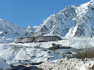 Immeuble vu de la route