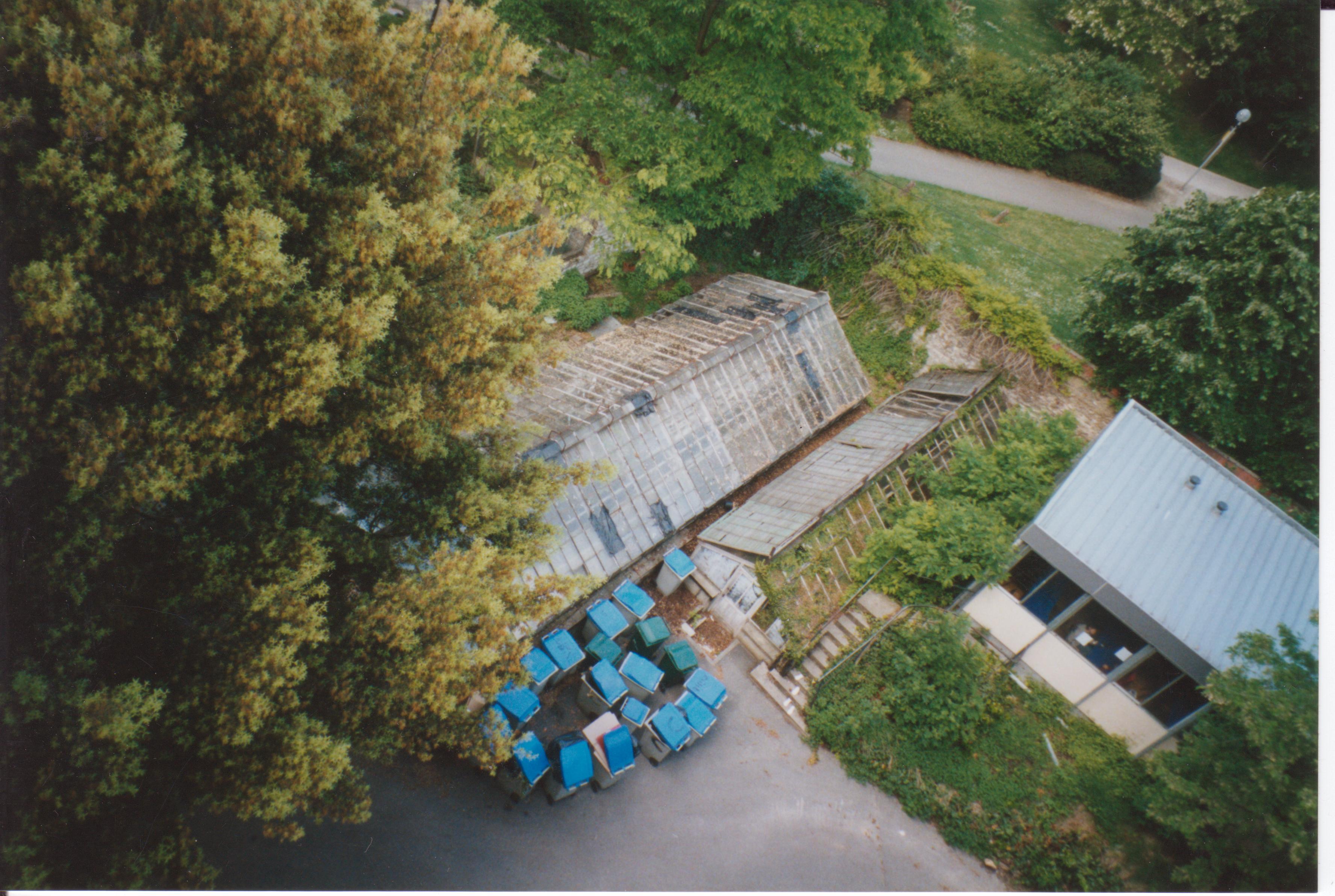 232 les serres et la cafetaria photo G Coeuret 2002 