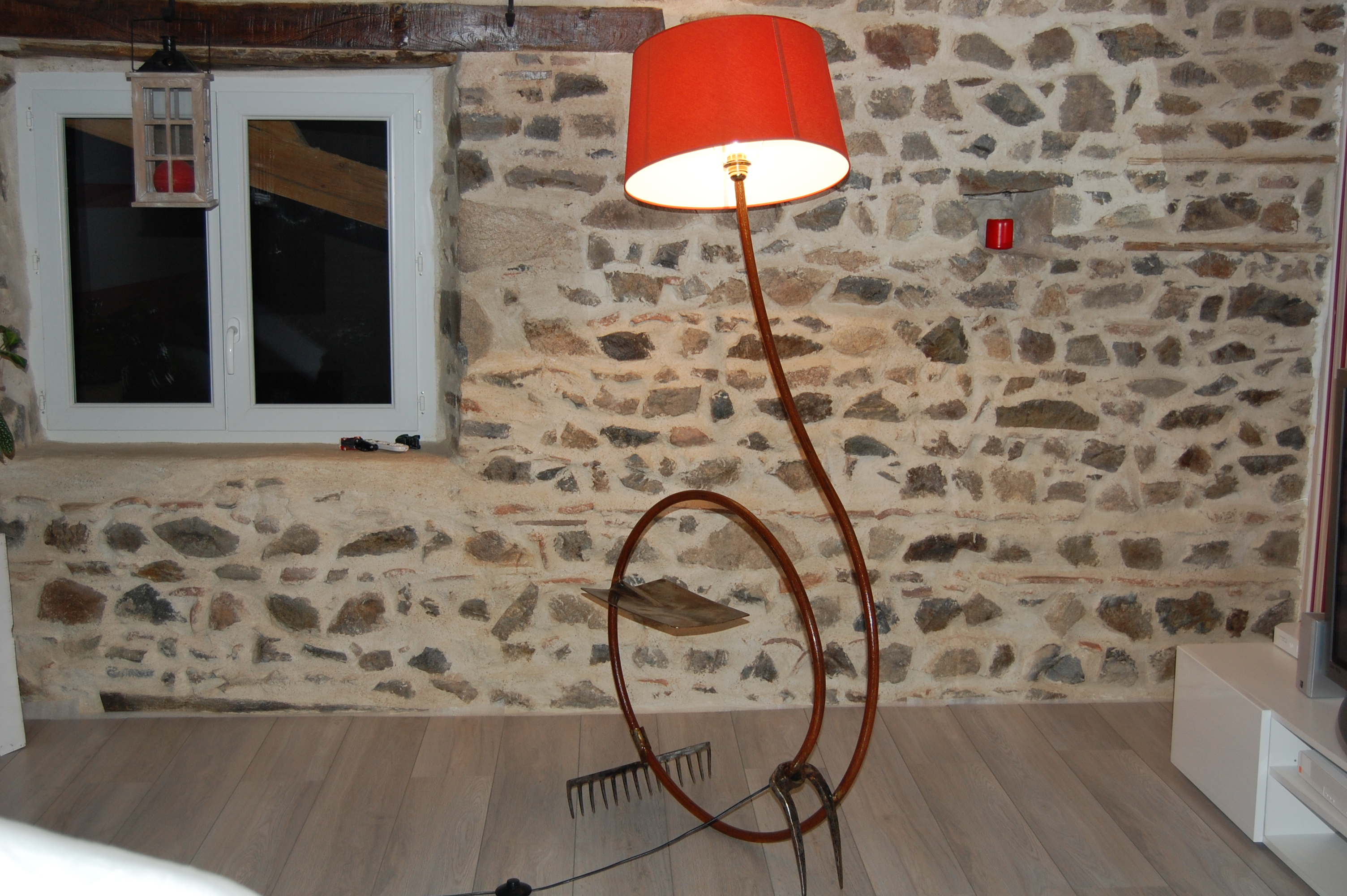 Lampe de salon outils