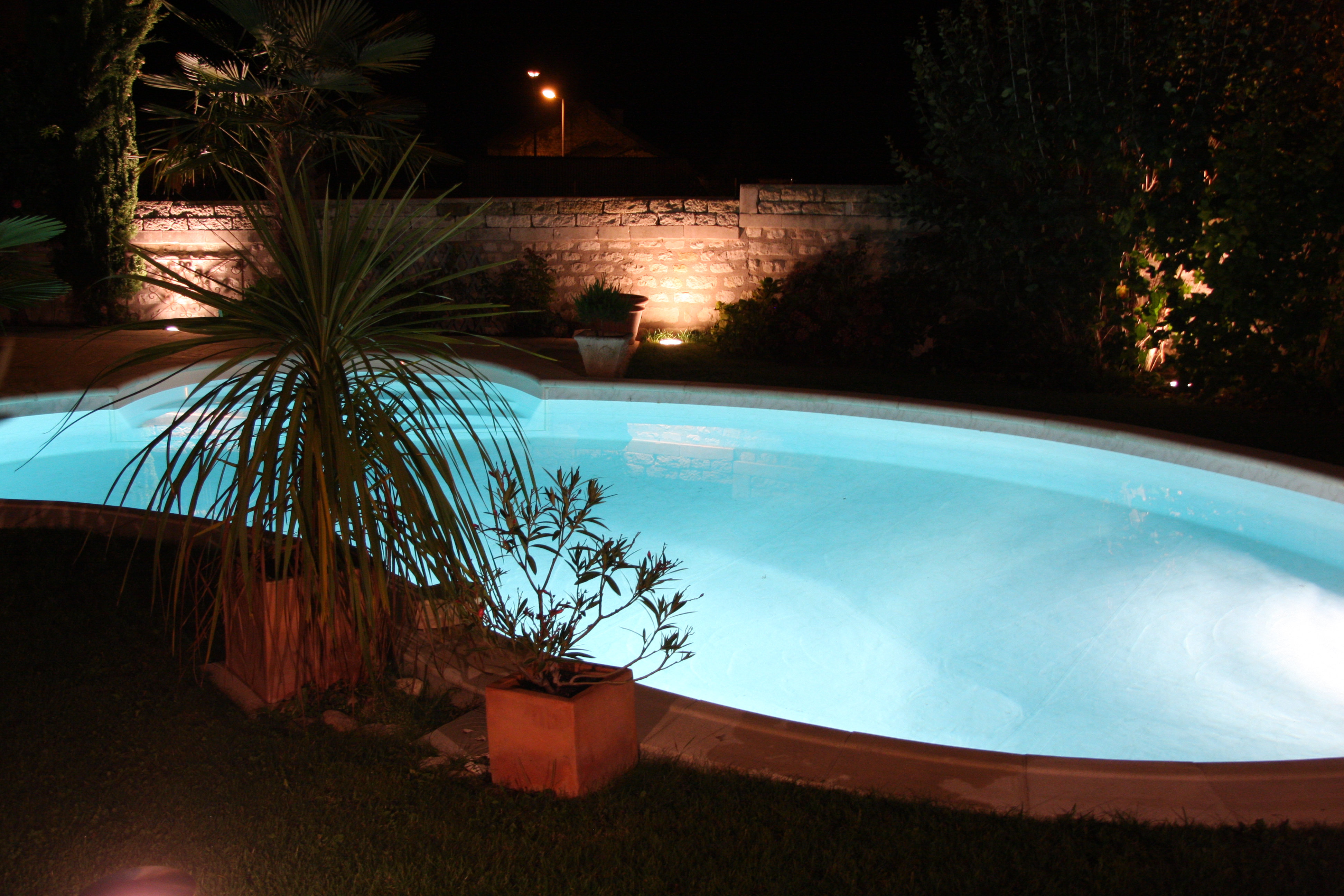 BY NIGHT !