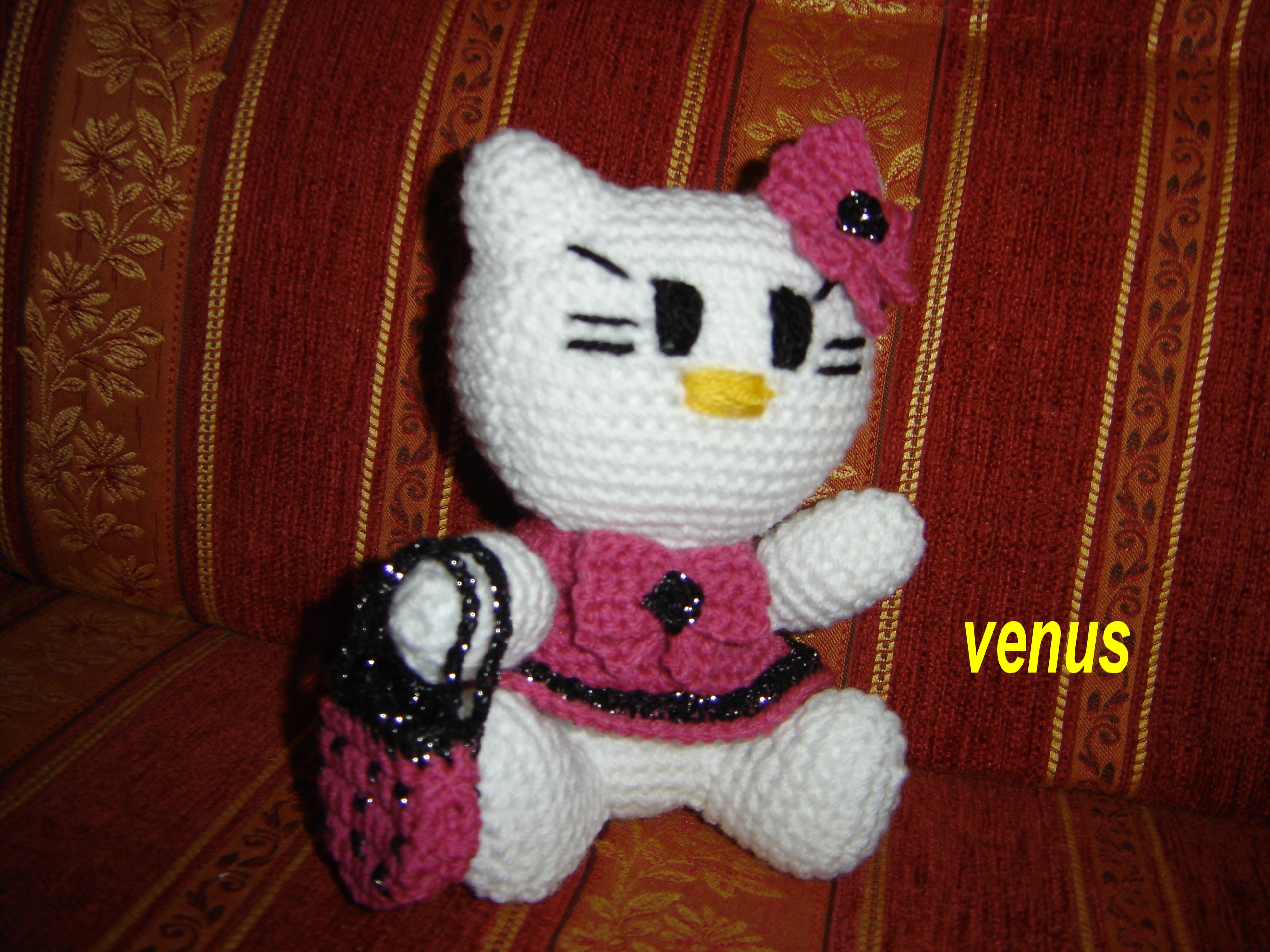 kitty assise 20cm 15 euros