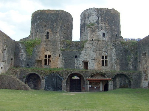 Villandraut chateau
