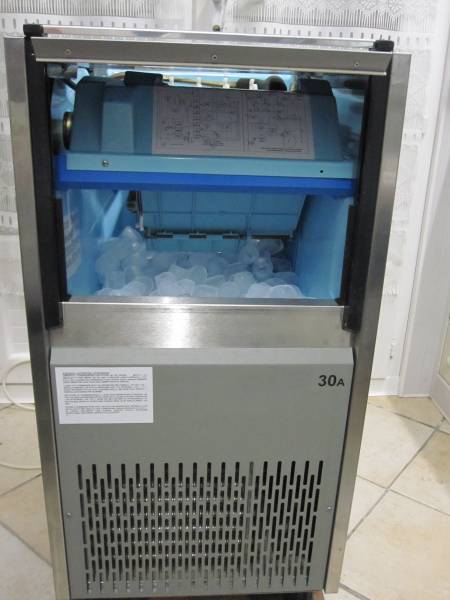 Machine a glacon