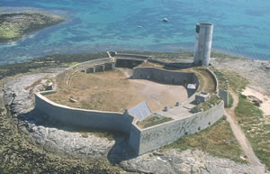 Quinio fort cigogne avion de pres