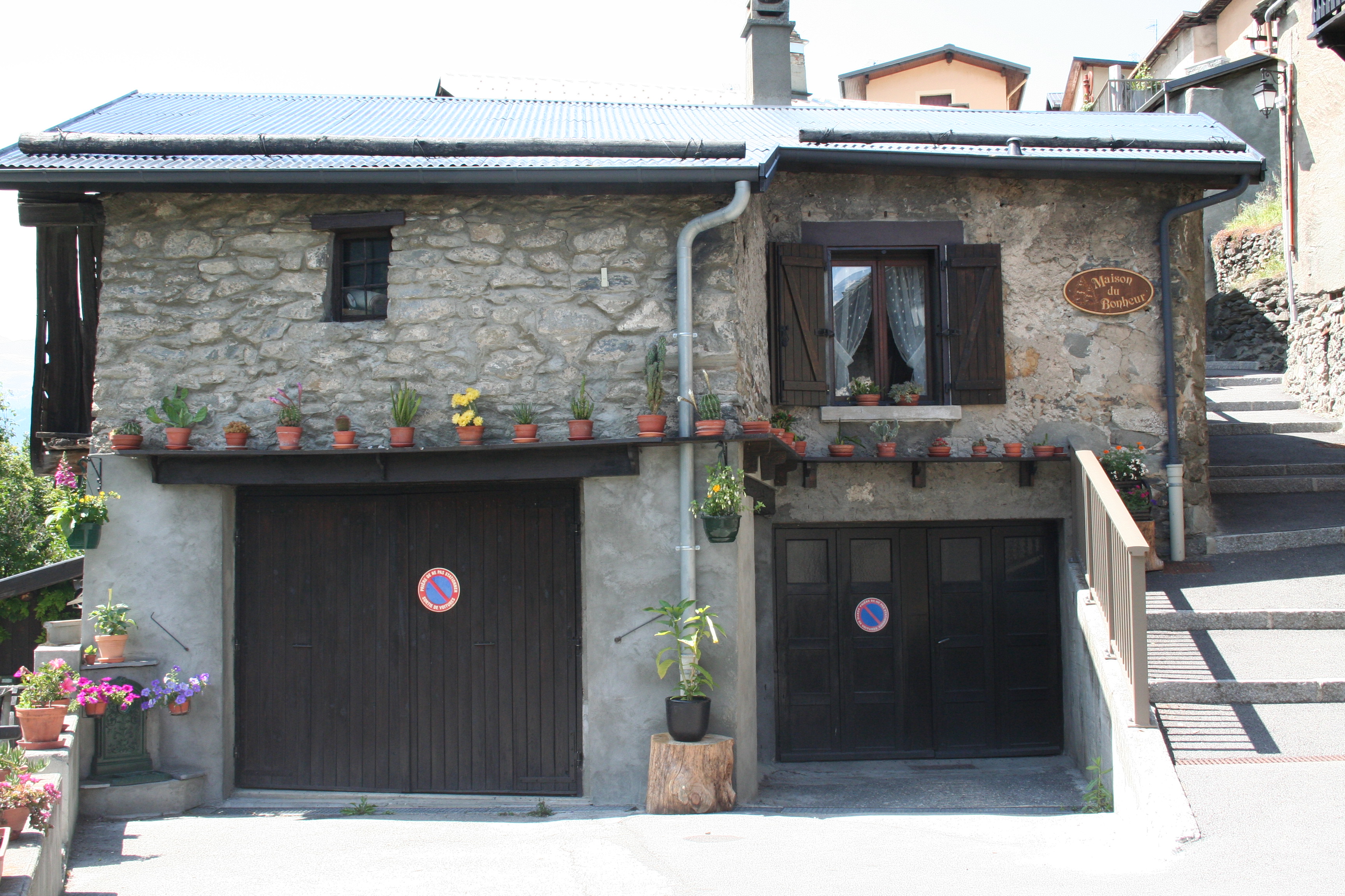 La maison du bonheur vue de face