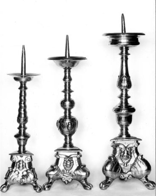 Eglise st thomas chandeliers 1 1