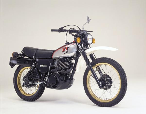 1981 XT500 argent avant droit preview