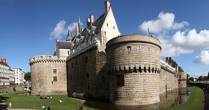 Vue panoramique de la facade du chateau des ducs de bretagne
