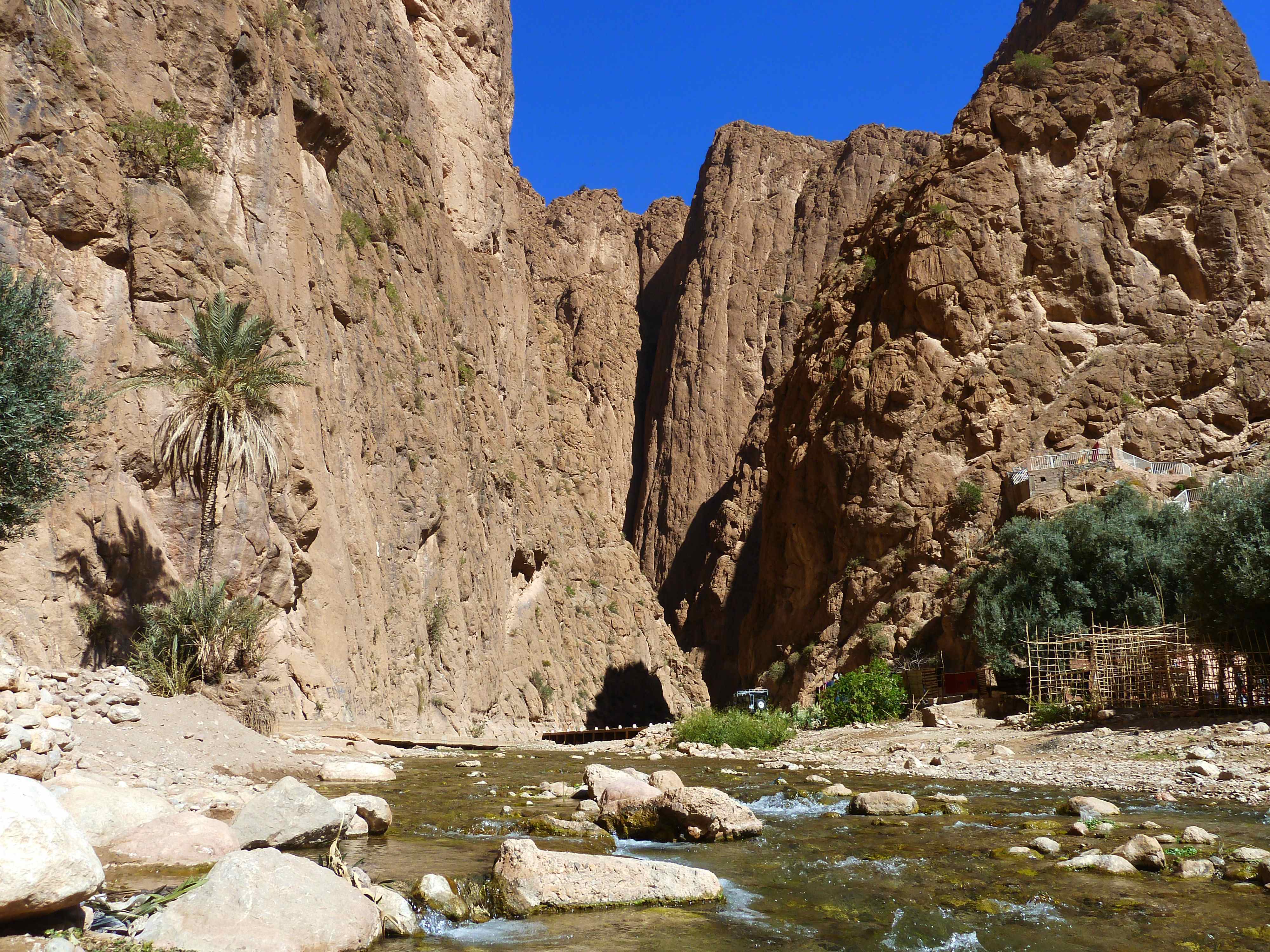 escalade dans les gorges du todgha maroc avec aventures verticales