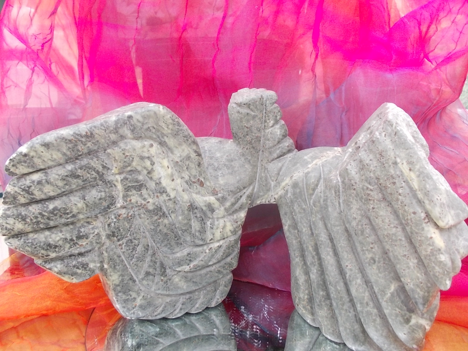         DÉPLOYER     SES    AILES              h   l   p
                        Stéatite verte marbrée  700 €