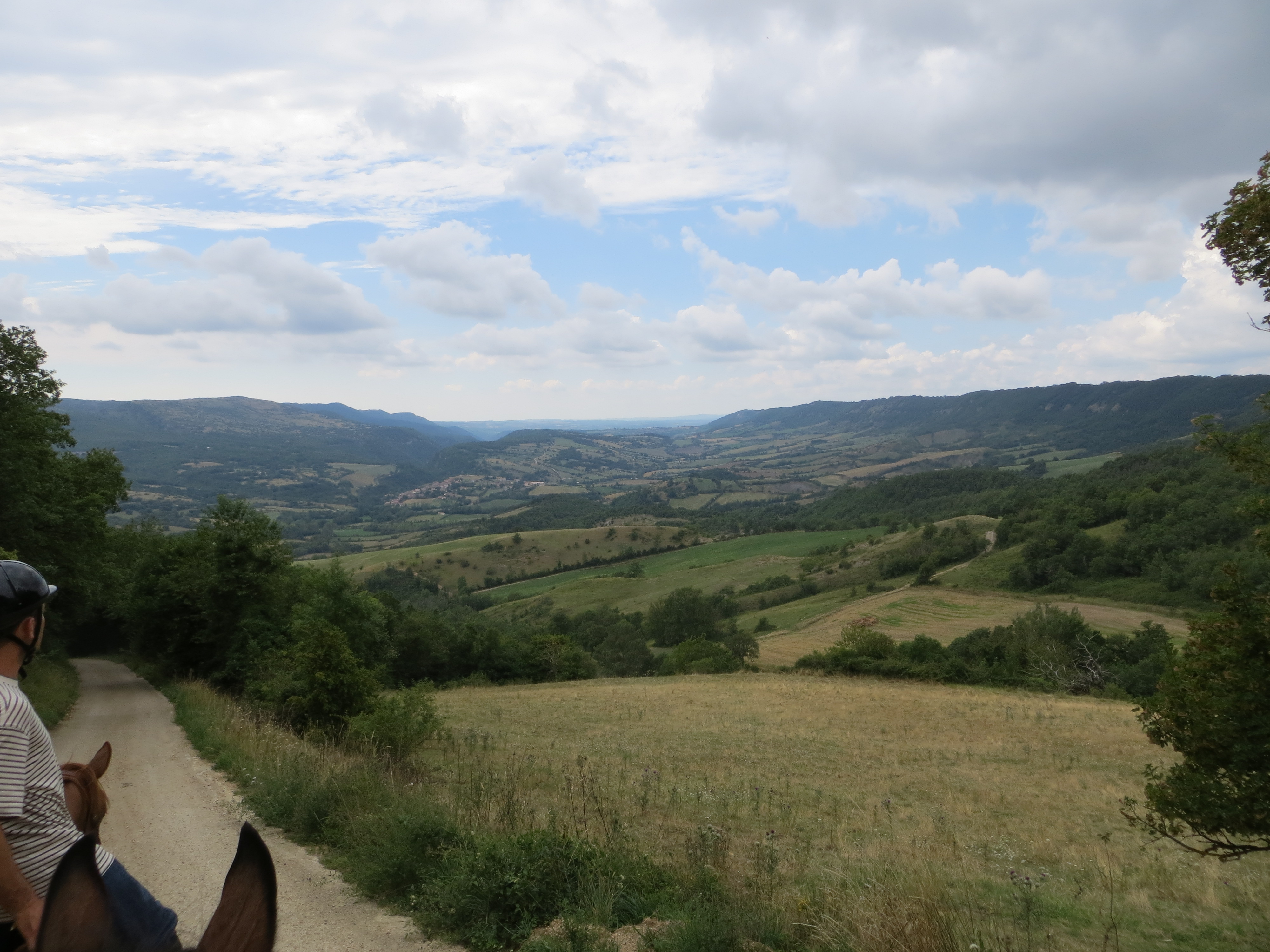 Descente vers la vallée du Cernon
