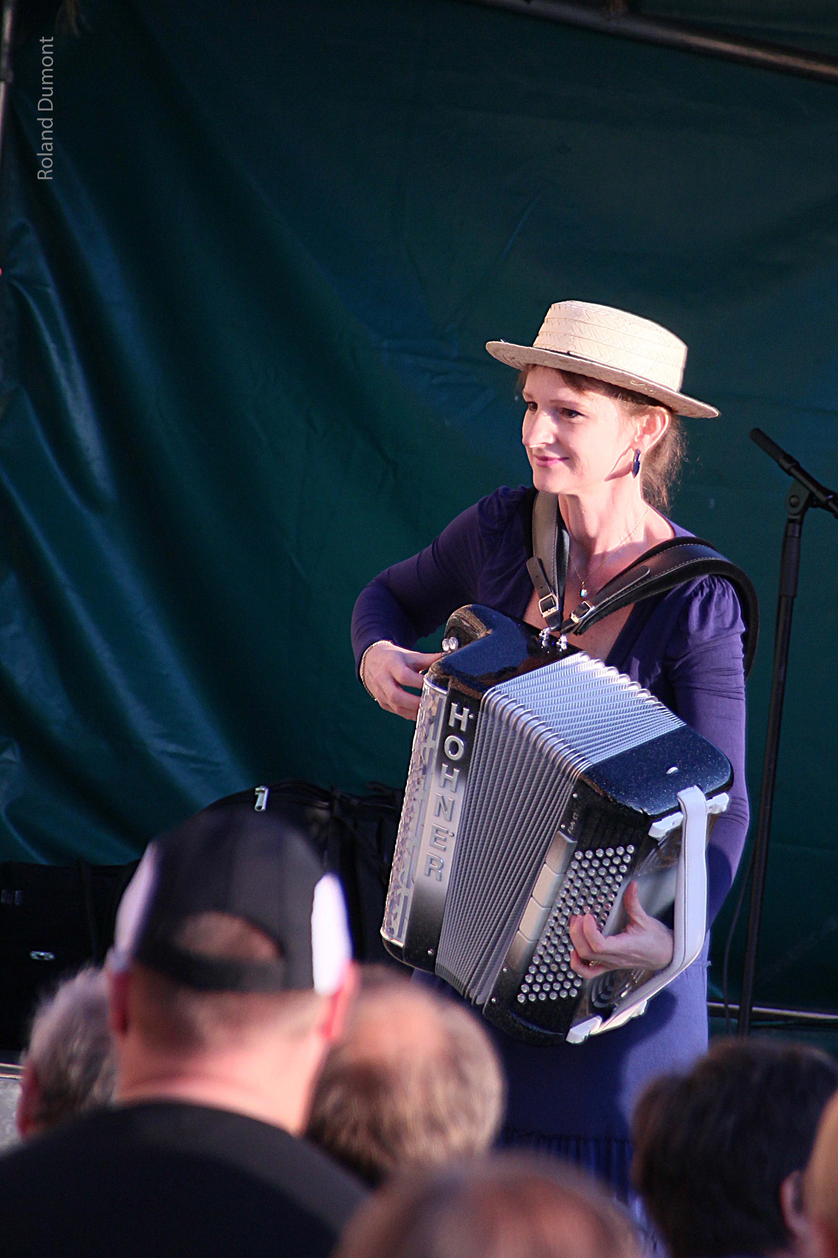 Véronique Rénier, accordéoniste