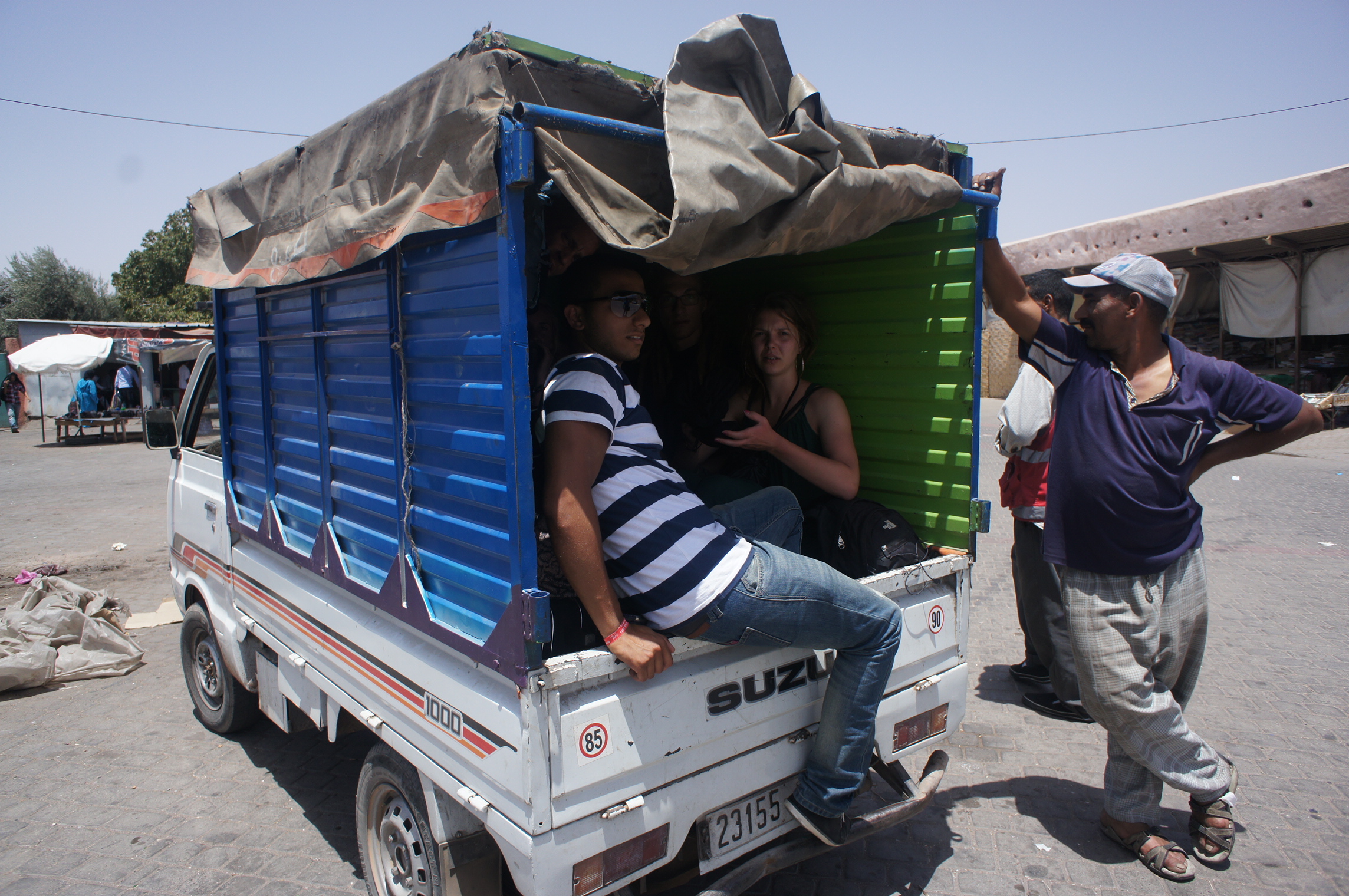 Transfert gare routière - aéroport Marrakech en transporteur à légumes !