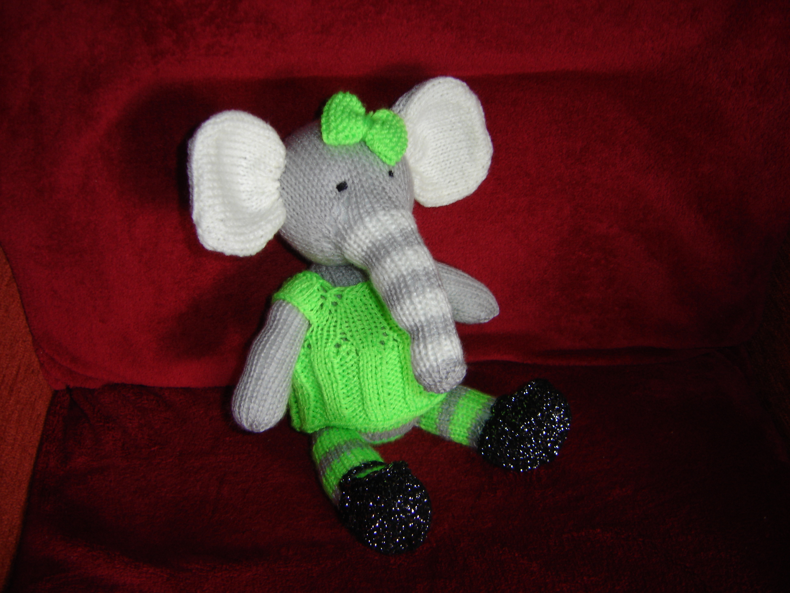 lylou l'éléphante 30cm 20 euros