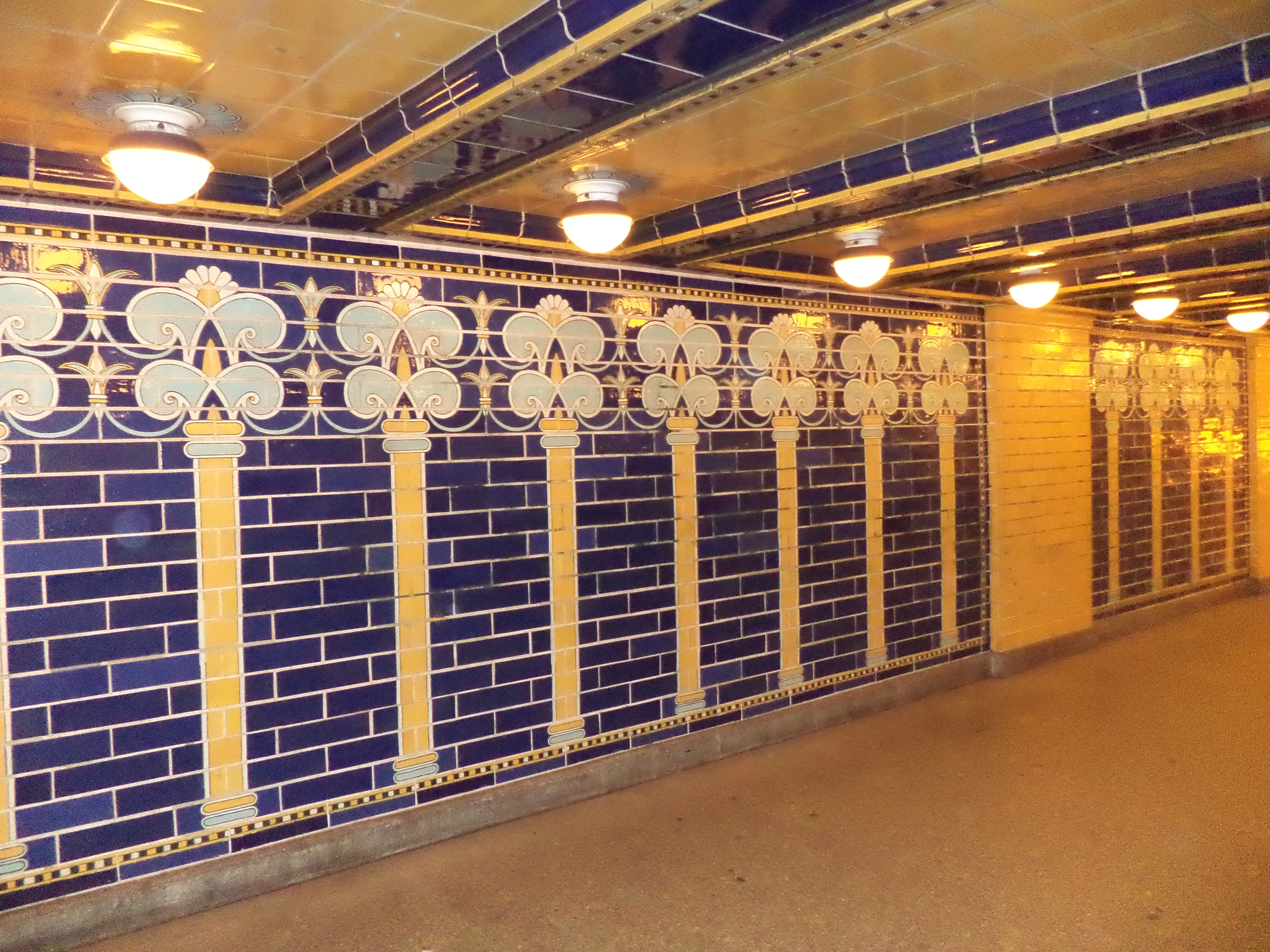 Babylonische palmen u bahn klosterstr