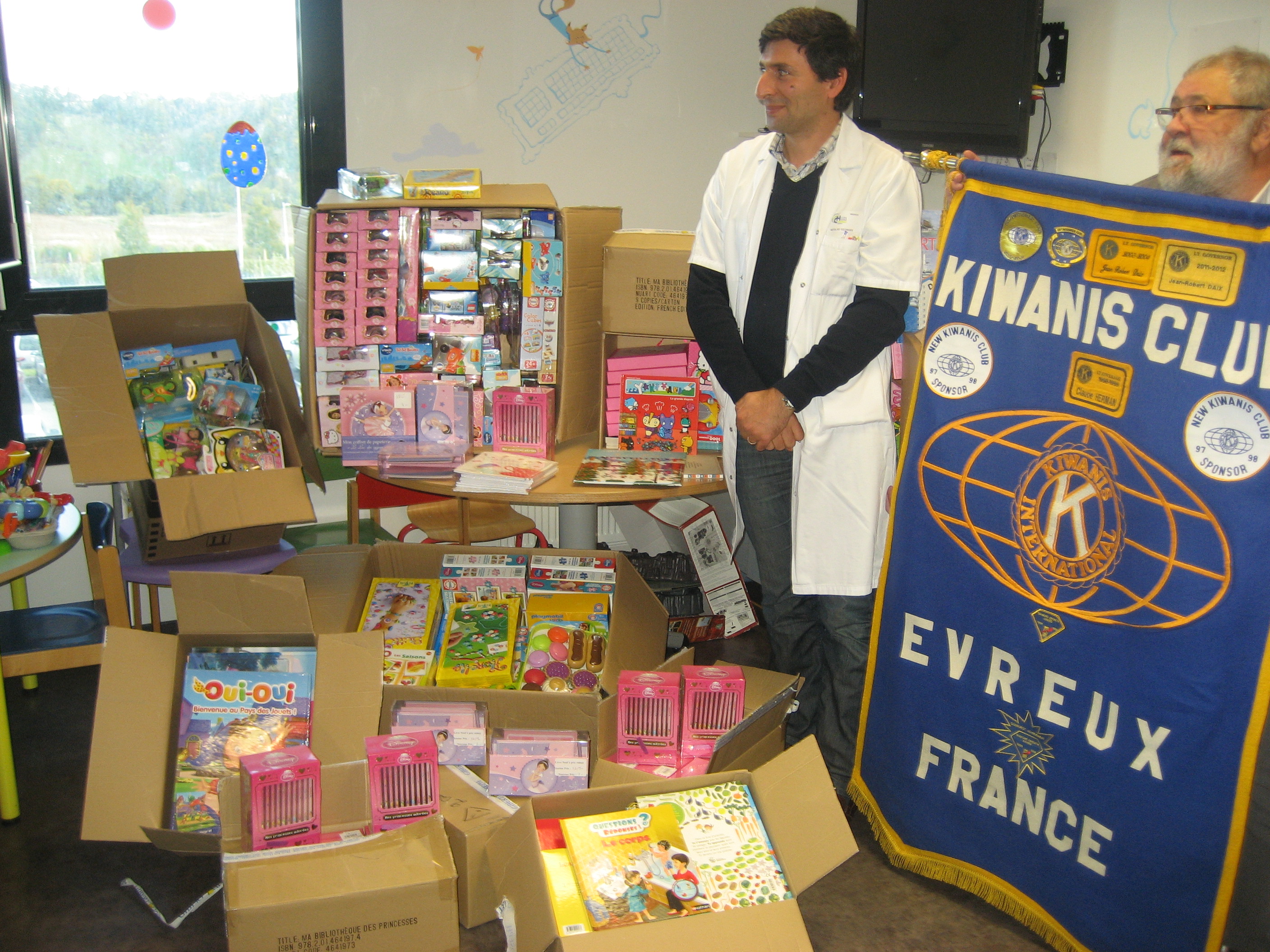 Remise jouets club kiwanis evreux 2014012