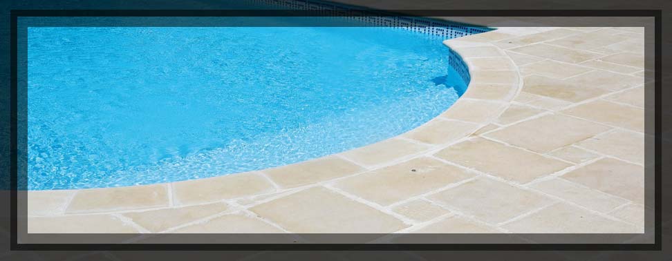 Dalles et margelles de piscine richelieu en pierre reconstituee weser