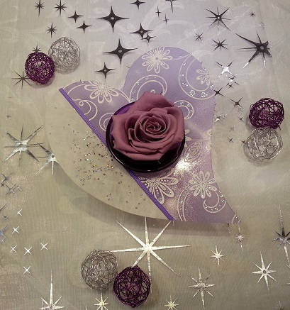 Coeur mauve avec fleur stabilisee2