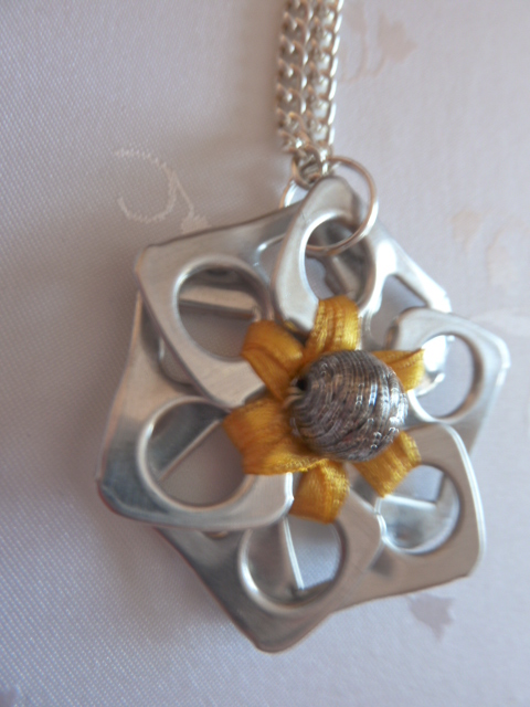 pendentif languettes 10 euros