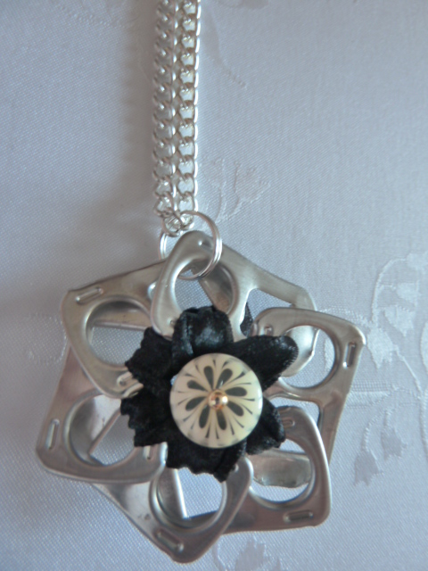 pendentif languettes 10 euros