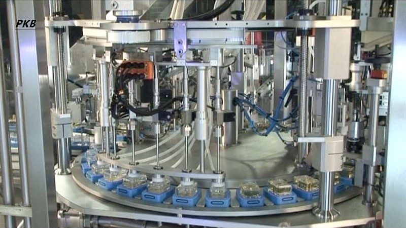 Machine remplisseuse boucheuse parfums pkb synchro