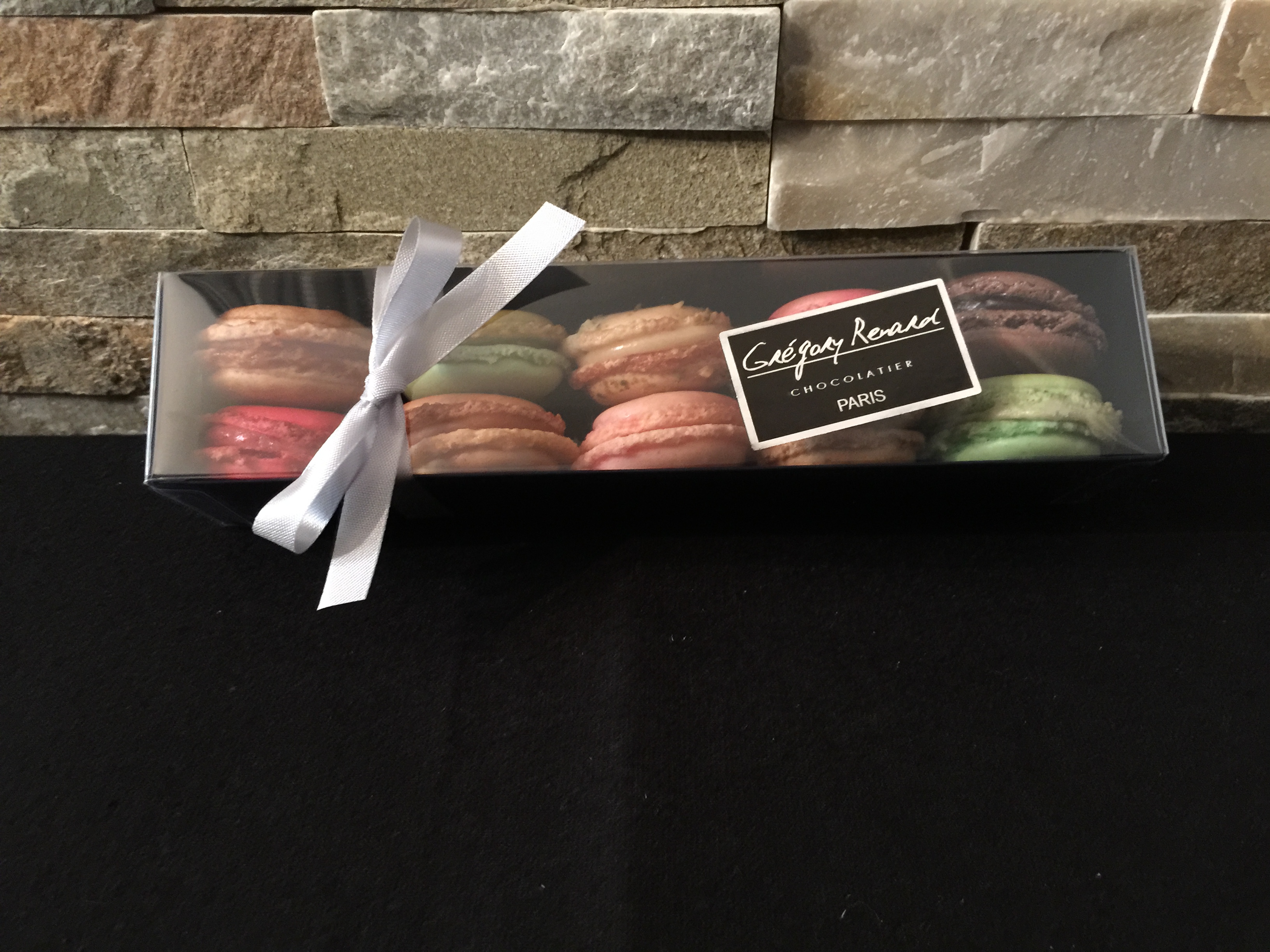 Boite de 10 macarons

12 €
