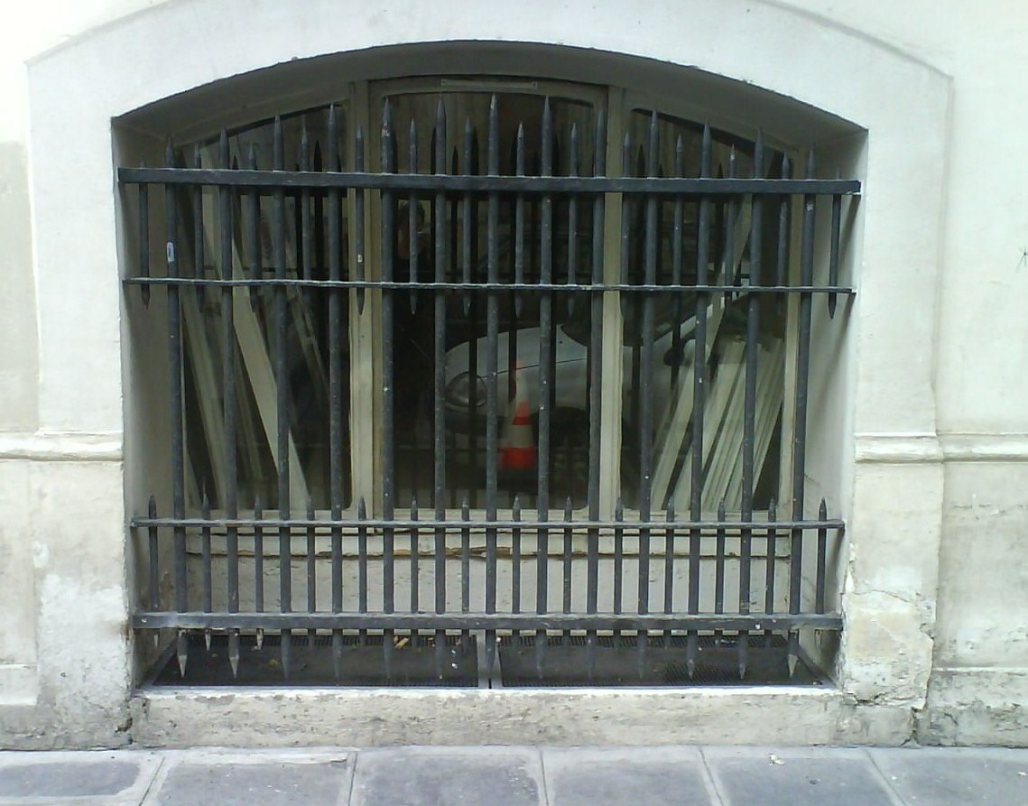 Rue du conservatoire grille de protection