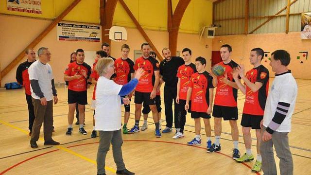 Hand marche trop haute mais superbe fete