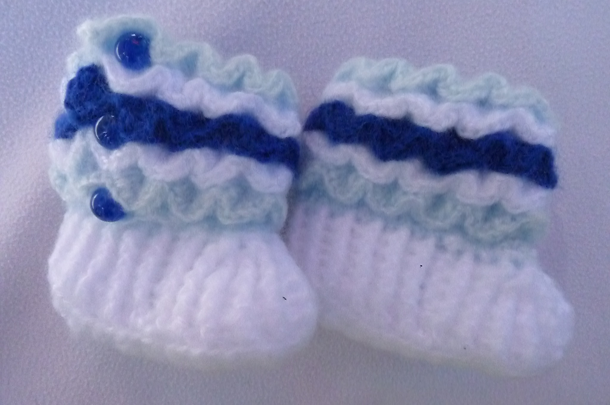 CHAUSSONS CROCODILES EN BLEU 10 EUROS