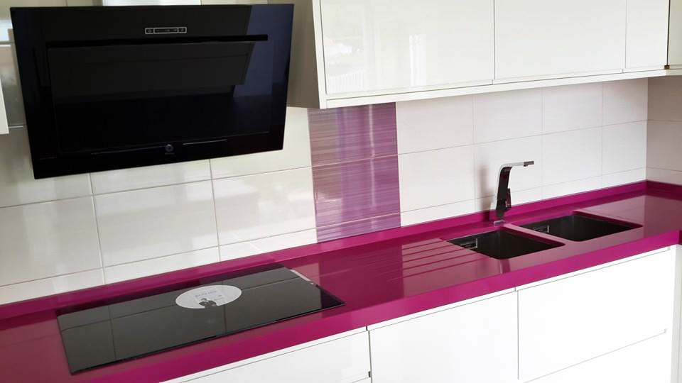 Plan de travail fushia