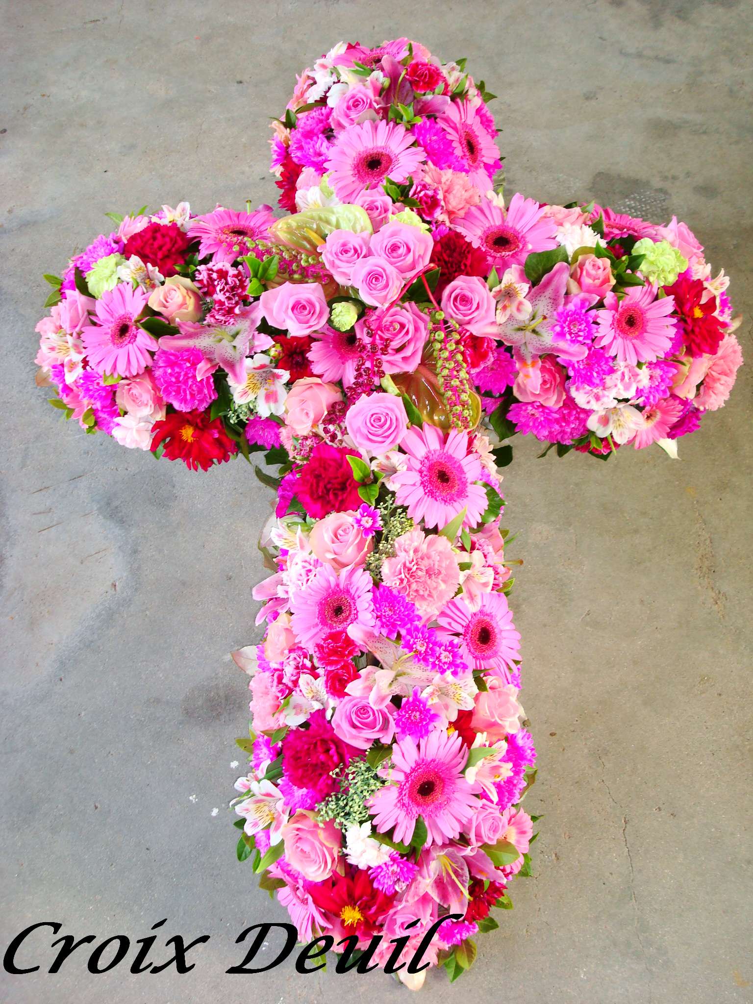 Croix deuil  Paradis Végétal Roullet St Estèphe Fleuriste