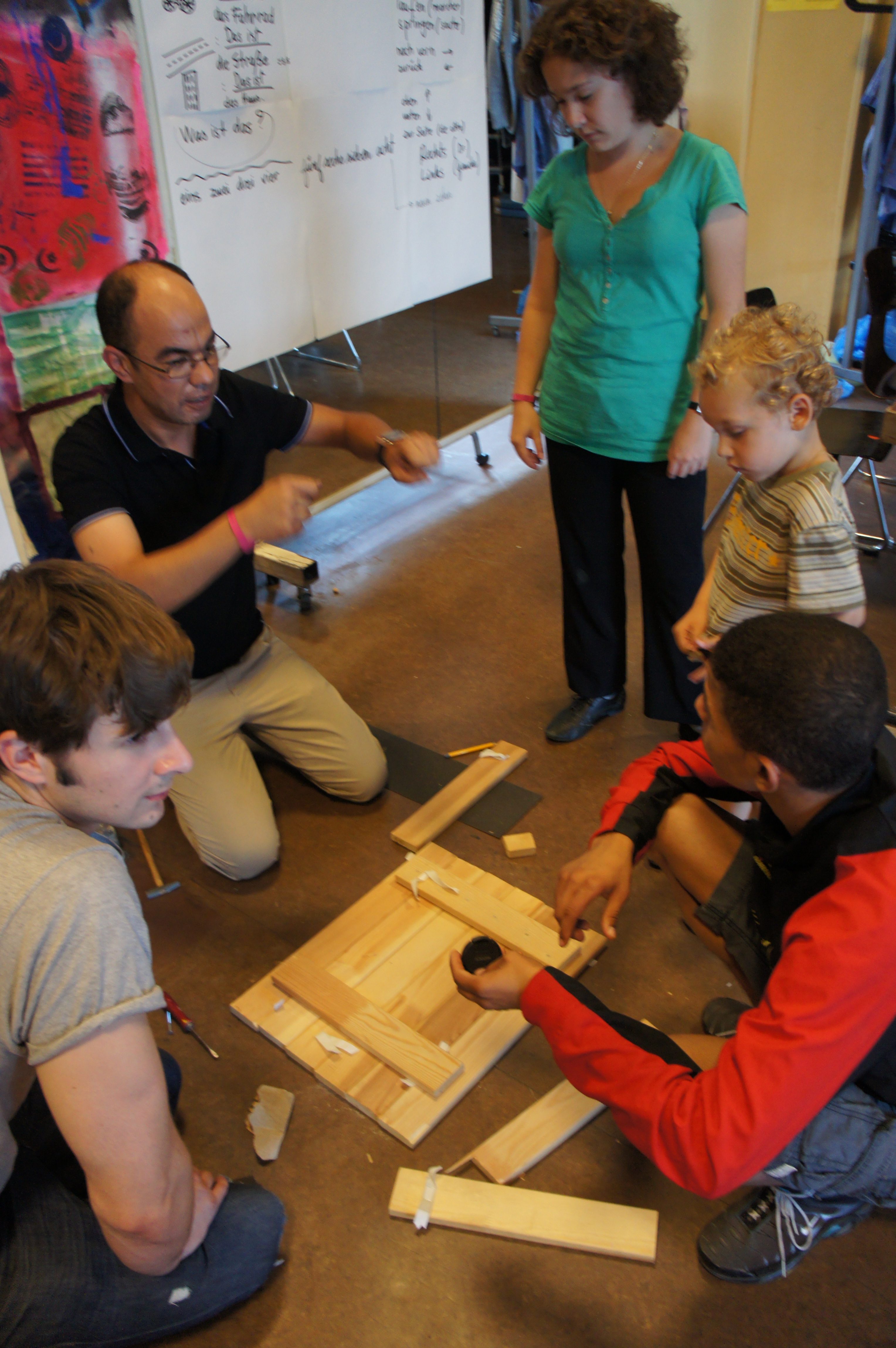 Un groupe de travail et ses admirateurs
